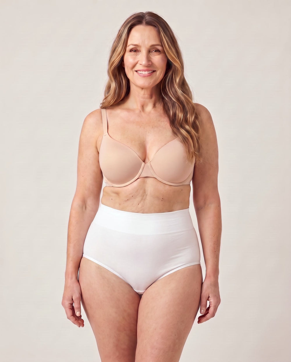 Vrouw in de HighFitSlips wit, vooraanzicht