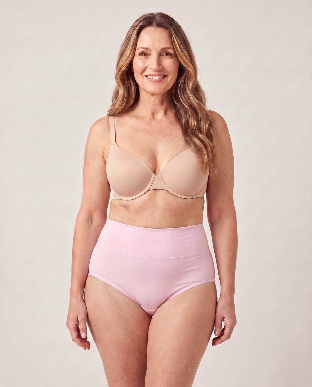 Vrouw in de HighFitSlips roze, vooraanzicht